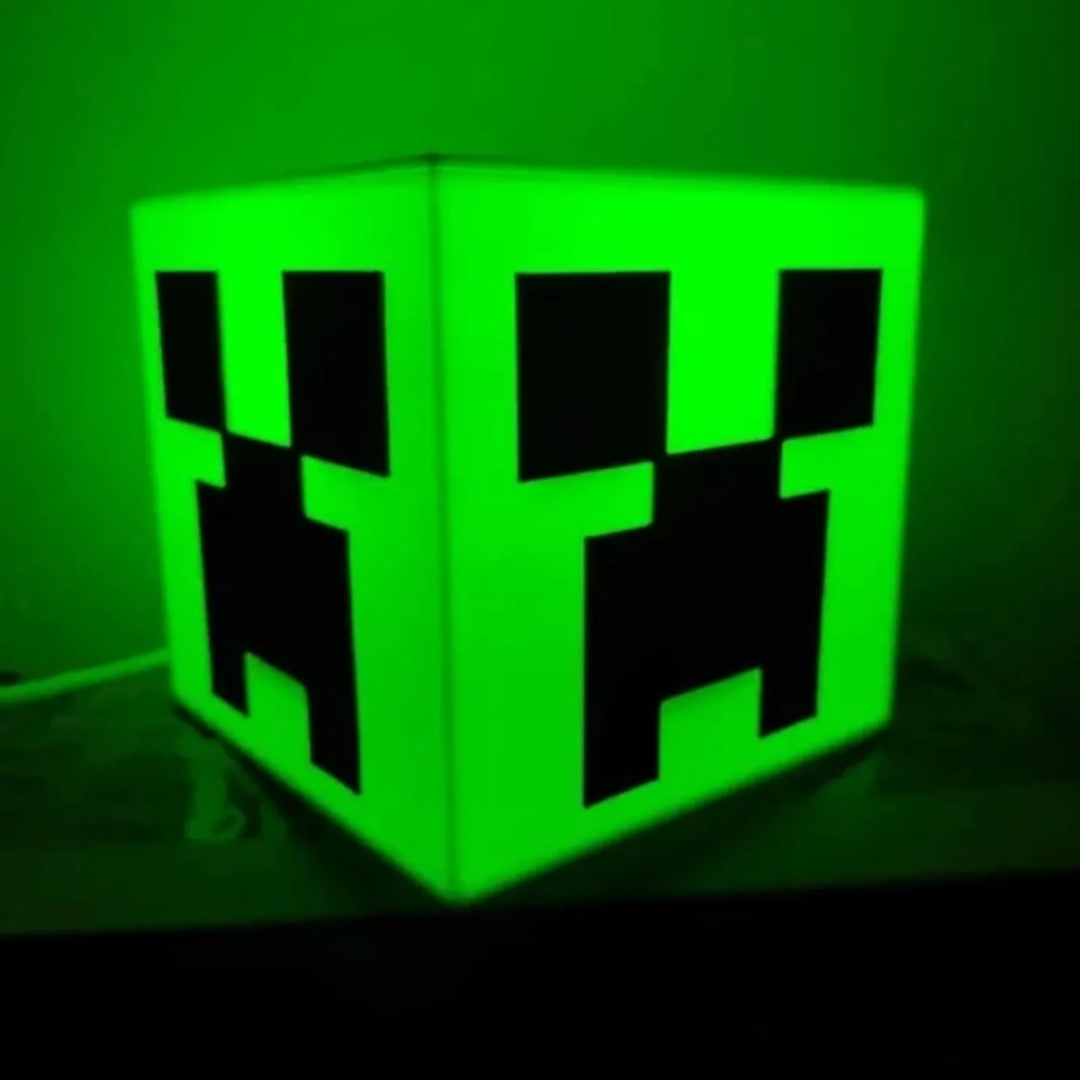 Lámpara decorativa impresa en 3D encendida