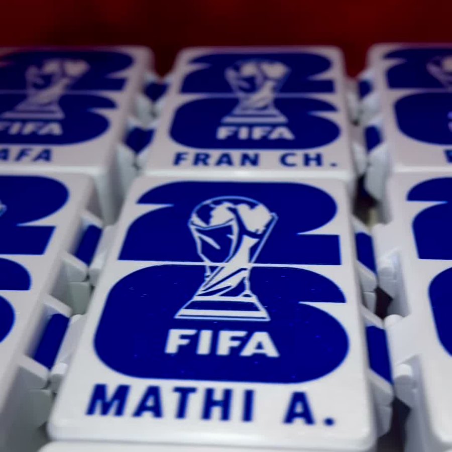 Porta figuritas personalizados con el nombre de cada invitado